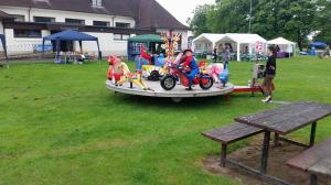 Kids Roundabout before parade arrives